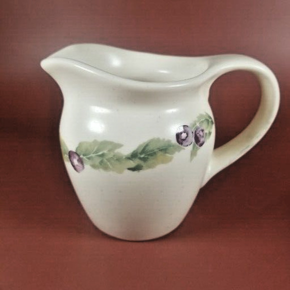 Pfaltzgraff Jamberry Coffee Cups and Saucer Plate Set of 4 with Creamer 9 Pc Lot - Picture 7 of 16